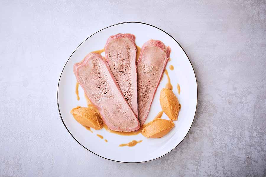 Dressage d’une assiette de Méli-mélo de langue de veau, sauce au foie gras - Étape 2