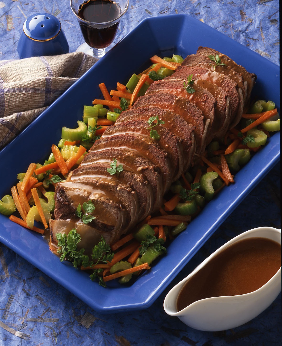 Rosbif en cocotte sauce madère Recettes de cuisine Laviande.fr