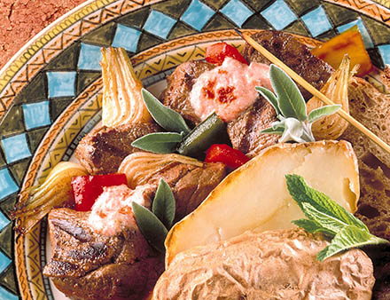 Brochette de bœuf à la sauce turque