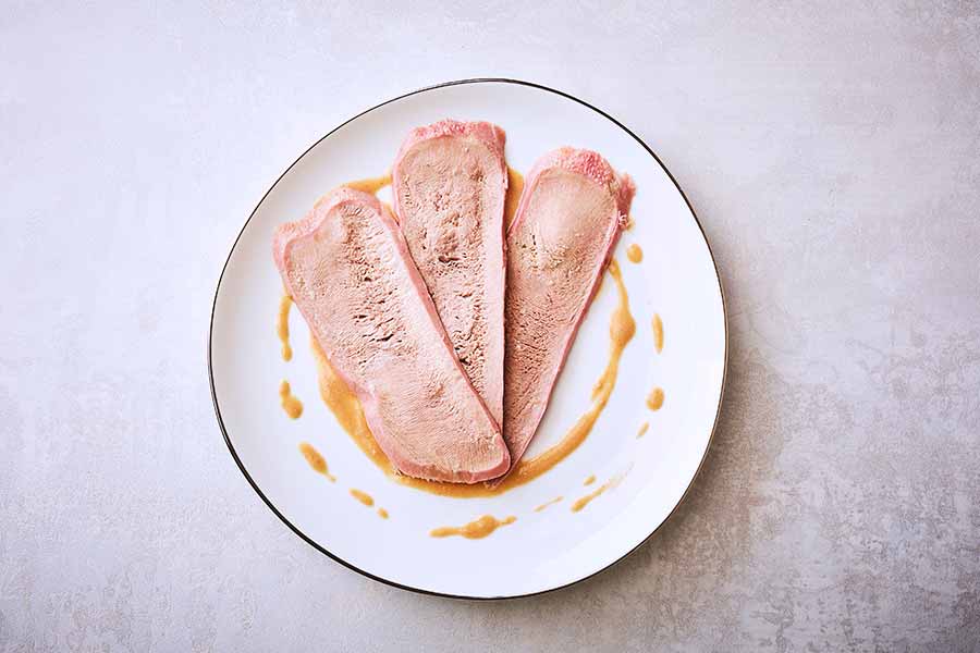 Dressage d’une assiette de Méli-mélo de langue de veau, sauce au foie gras - Étape 1
