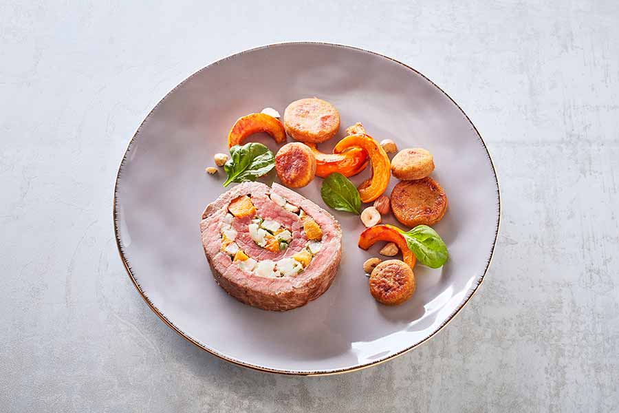 Dressage d’une assiette de Rôti de bœuf farci aux légumes oubliés et palets aux châtaignes - Étape 2