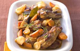 L’aillade de veau au vin blanc à la croisée des traditions en Midi-Pyrénées