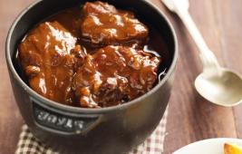 Plongez dans les Flandres authentiques avec la carbonade flamande