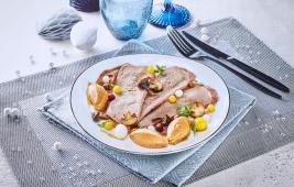 Dressage d’une assiette de Méli-mélo de langue de veau, sauce au foie gras pour le réveillon