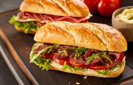 Les sandwichs à la viande, la gourmandise au coin de la rue