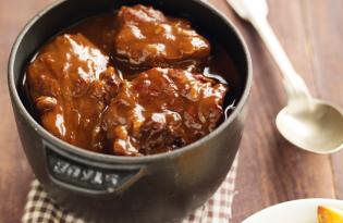 Plongez dans les Flandres authentiques avec la carbonade flamande