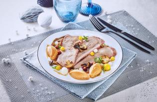 Dressage d’une assiette de Méli-mélo de langue de veau, sauce au foie gras pour le réveillon