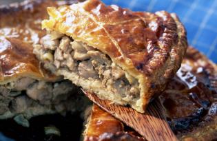 La tourte à la viande, un délice en croûte