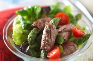 Les salades composées à la viande, équilibre et gourmandise au menu