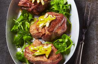 Pavés d’agneau à poire et au citron confit