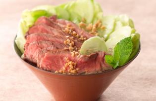 Salade thaïe au boeuf tiède Salade thaïe au boeuf tiède