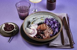 Gite de bœuf à l'écrasé de pommes de terre vitelotte, sauce aux myrtilles et croquant de radis Gite de bœuf à l'écrasé de pommes de terre vitelotte, sauce aux myrtilles et croquant de radis