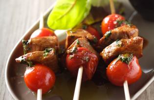 Mini-brochettes de veau aux tomates cerises Mini-brochettes de veau aux tomates cerises