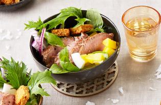 Salade exotique au tataki d’agneau