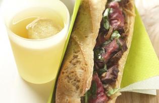 Sandwichs chauds au boeuf et aux oignons Sandwichs chauds au boeuf et aux oignons