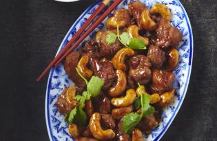 Sauté de chevreau aux noix de cajou et aux 5 parfums Sauté de chevreau aux noix de cajou et aux 5 parfums