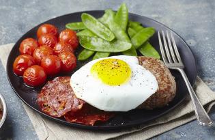 Steak haché de boeuf oeuf à cheval Steak haché de boeuf oeuf à cheval