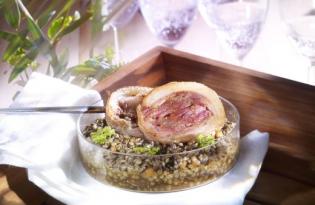 « Tournedos » de tête de veau, marmelade tiède de lentilles au vinaigre balsamique « Tournedos » de tête de veau, marmelade tiède de lentilles au vinaigre balsamiq