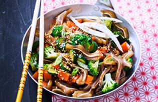 Wok d’oreilles de porc aux légumes croquants Wok d’oreilles de porc aux légumes croquants