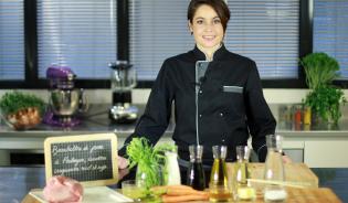 Brochettes de porc à l'estragon, carottes croquantes miel et soja