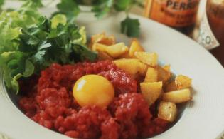 Recette de steak Tartare de boeuf aux pommes sautées paprika