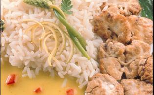 Fricassée de cervelle d'agneau au curry et dariole de riz