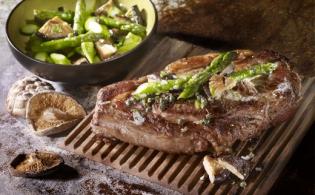 Recette d'Entrecôte plancha aux asperges et lantins