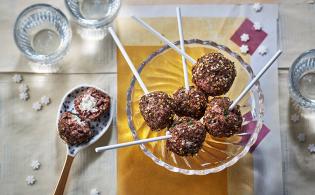 Sucettes de viande de cheval hachée farcies au fromage frais enrobées de zaatar 