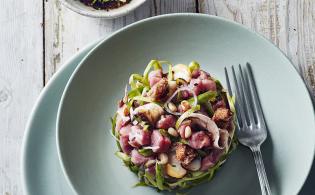 Tartare de veau, asperges vertes et palourdes