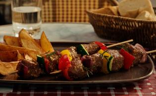 Brochettes de bœuf à la moutarde à l'ancienne et thym