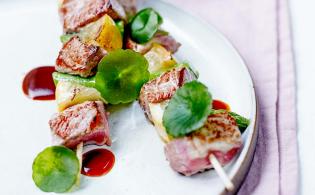 Brochettes de veau au citron et aux asperges