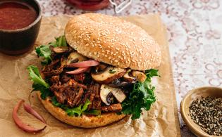 Burger d’effiloché de bœuf aux champignons