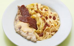 Escalopes de veau, tagliatelles fraîches au coulis et éclats de chorizo