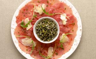 Carpaccio de boeuf,copeaux de Cantal et salade de lentilles froides