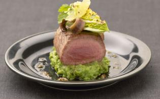 Recette de Filet d'agneau rôti sucrine-anchois-citron vert