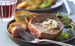 Steak au bleu, galette de polenta