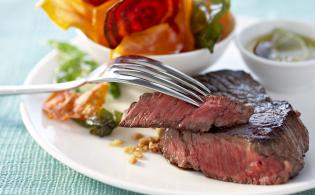 Steak au gingembre, chips de betterave