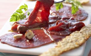 Carpaccio de viande chevaline et croustilles de noisette