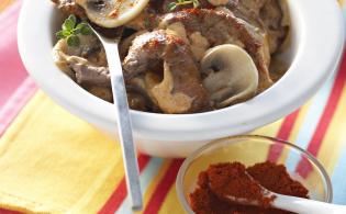 Sauté de viande chevaline au paprika, sauce auxchampignons