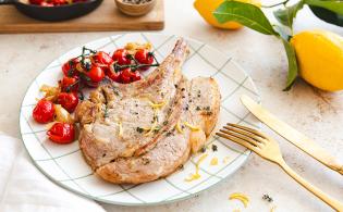 Côte de veau marinée et tomates cerises