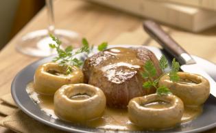 Filet de viande chevaline aux champignons à la mode de 1856