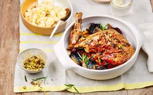 Épaule de chevreau au céleri citron et pistaches grillées