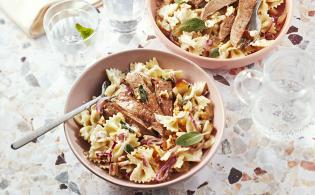 Farfalle au foie de veau, dés de poire, sauce au Stilton et aux noix