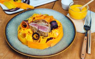 Grenadin de veau, tagliatelles de trois carottes, crème de potiron fromagère