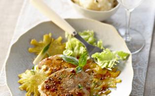 Pavés de veau en grenadins et carpaccio d’ananas au poivre