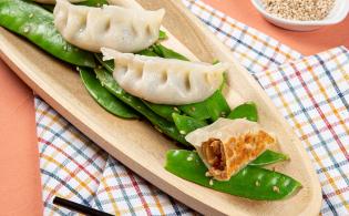 Gyozas d’agneau et haricots mange-tout