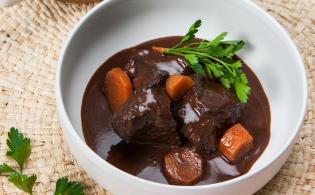 Joue de bœuf, sauce chocolat et taboulé de kasha