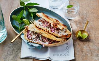 Naans farcis à l’agneau et menthe