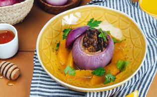 Oignons rouges farcis au chevreau confit à la libanaise
