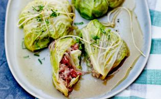 Pieds de porc croustillants en petits paquets verts